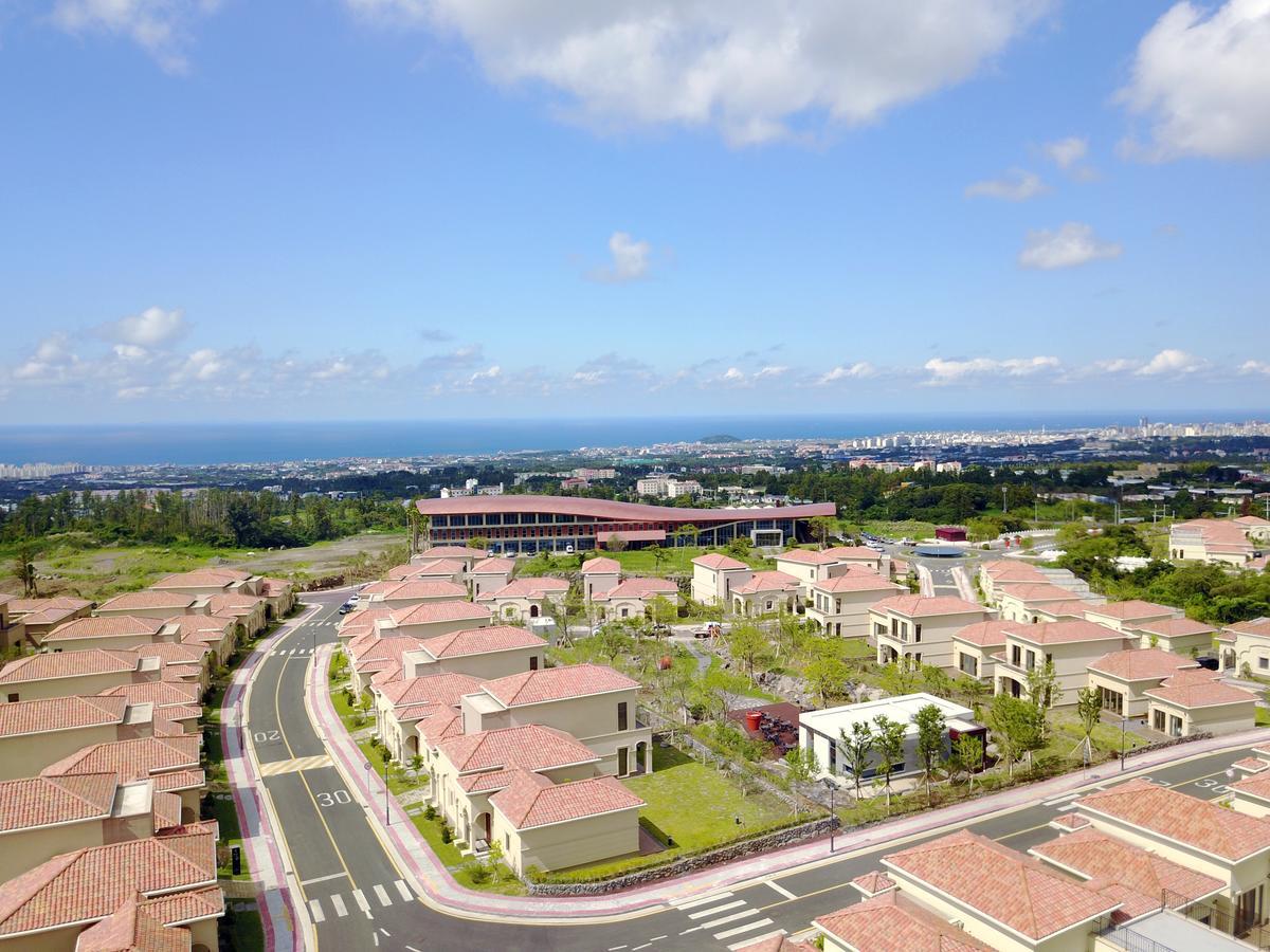 Camphortree Hotel And Resort Jeju Exterior photo