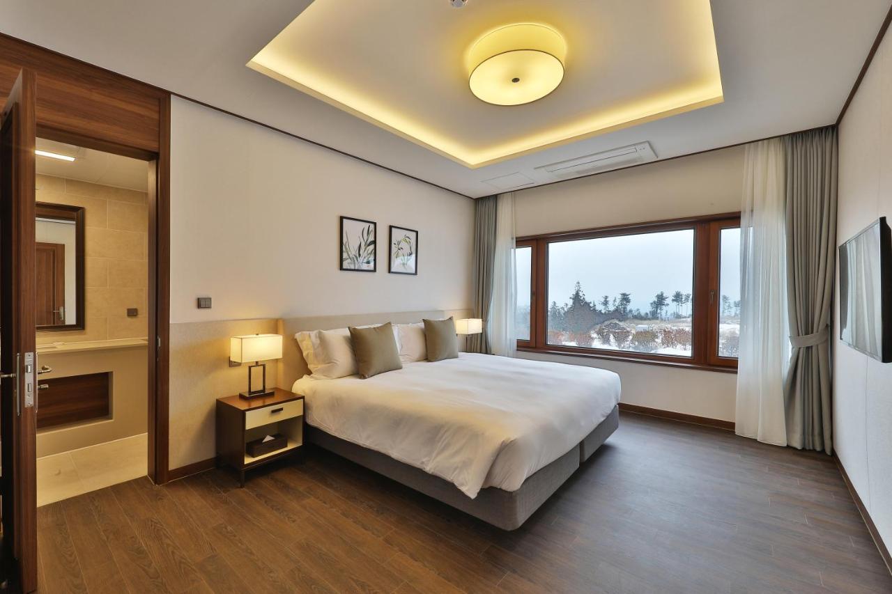 Camphortree Hotel And Resort Jeju Exterior photo