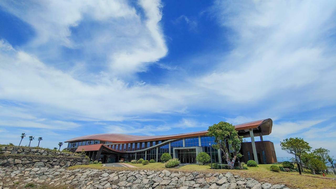 Camphortree Hotel And Resort Jeju Exterior photo